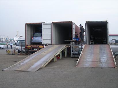 It is a loading site of the container of the port.If it is a small car, six cars enter the container of 40 feet.Please feel free the combination to ask.